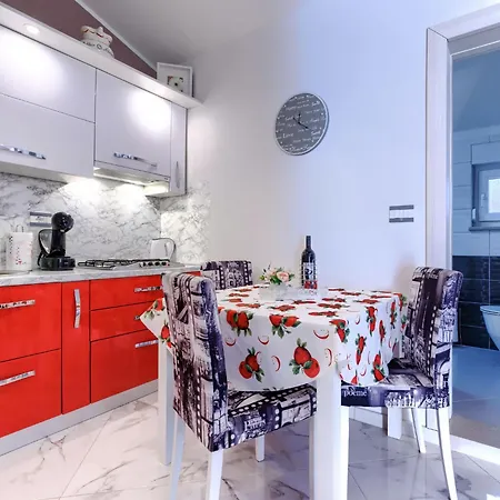 Dragica By Interhome * プーラ